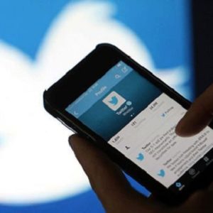 Estos son los políticos y famosos con más seguidores falsos en Twitter