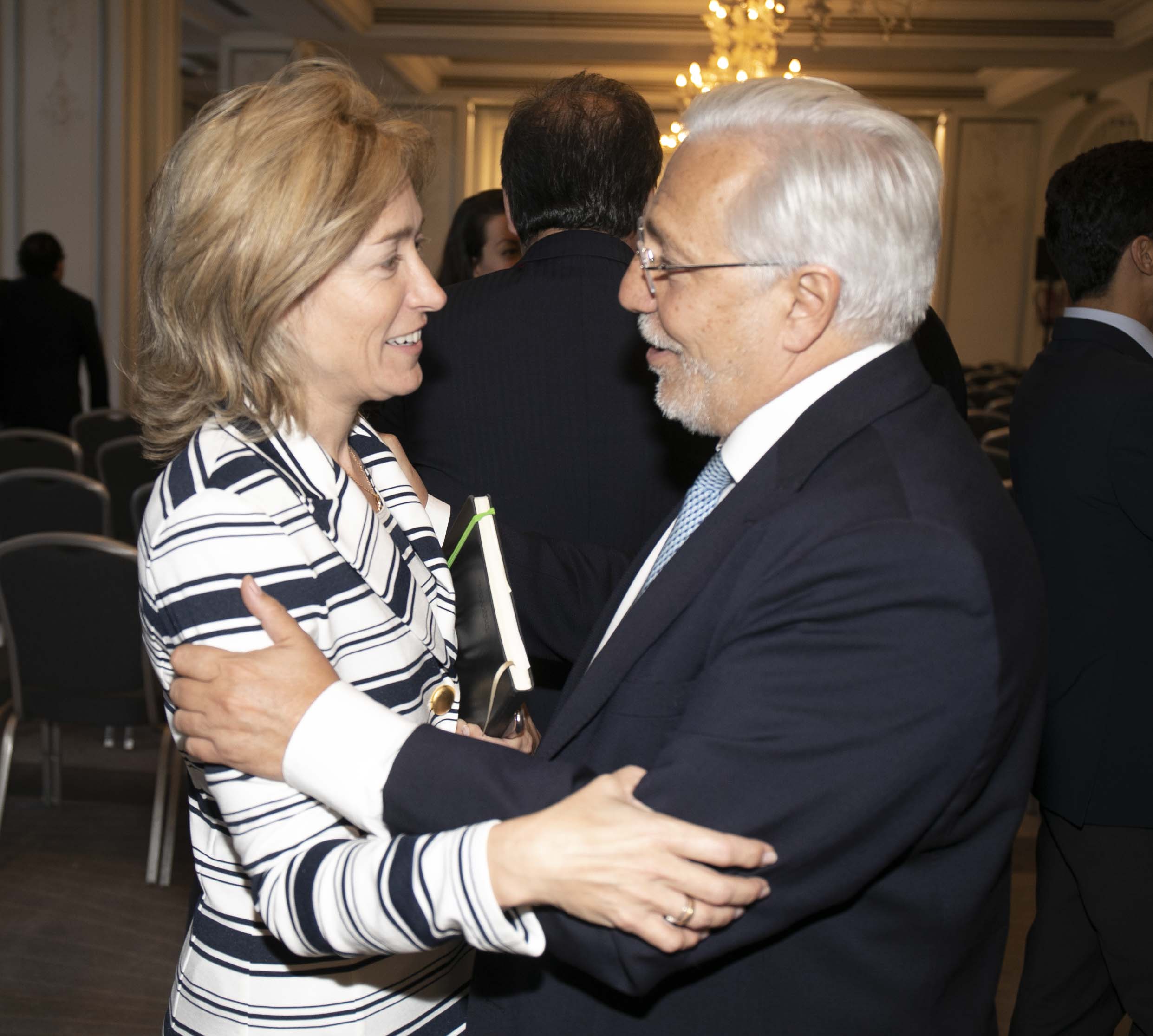 Concha Iglesias (socia directora de Deloitte) y Julio Ariza