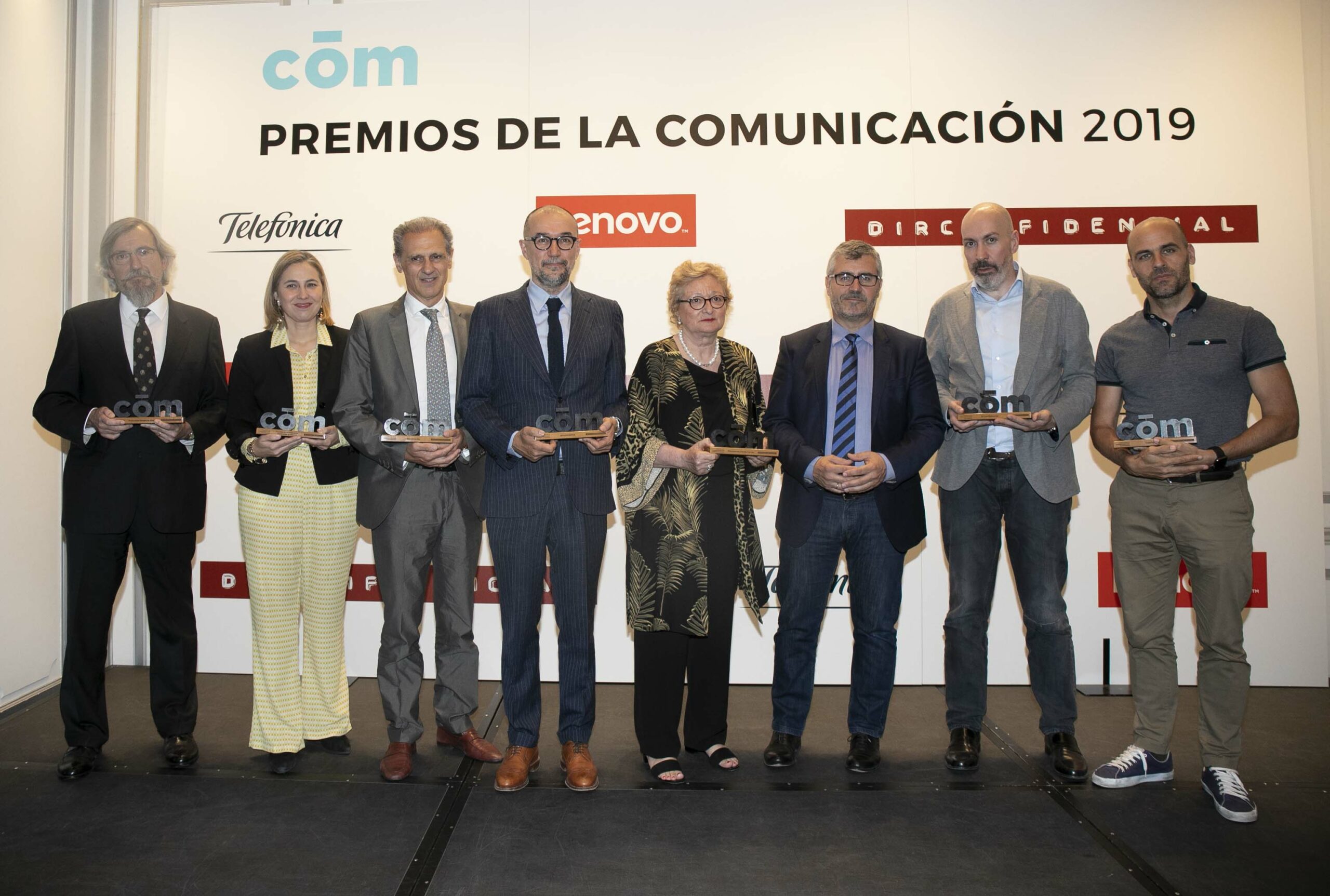 Isabel Olloqui, directora de Desarrollo de la Facultad de Comunicación de la UNAV; José Manuel González Huesa, director general de Servimedia; Andrés Rodríguez, editor de SpainMedia; Montserrat Tarrés, ex dircom de Novartis; El secretario de estado de Comunicación, Miguel Ángel Oliver; Nacho Cardero, director de El Confidencial; Mariano Silveyra. Presidente para Europa de Cabify.