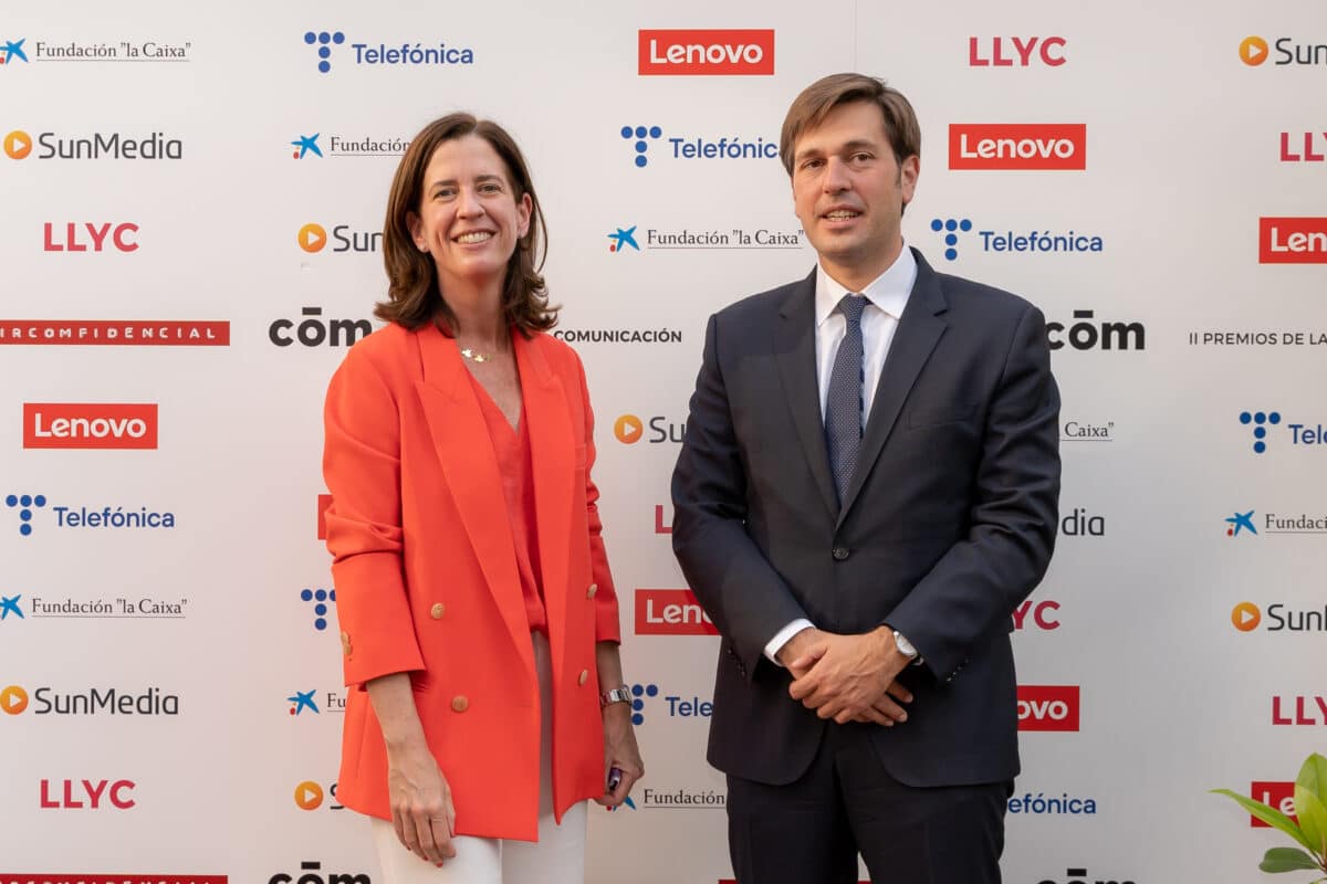 Alejandra Kindelán (Santander) y Julen Ariza (DIRCOMFIDENCIAL)