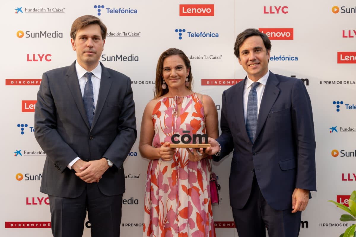 Julen Ariza (DIRCOMFIDENCIAL), Mamen Sánchez Pérez Y Eduardo Sánchez Pérez (¡Hola!)