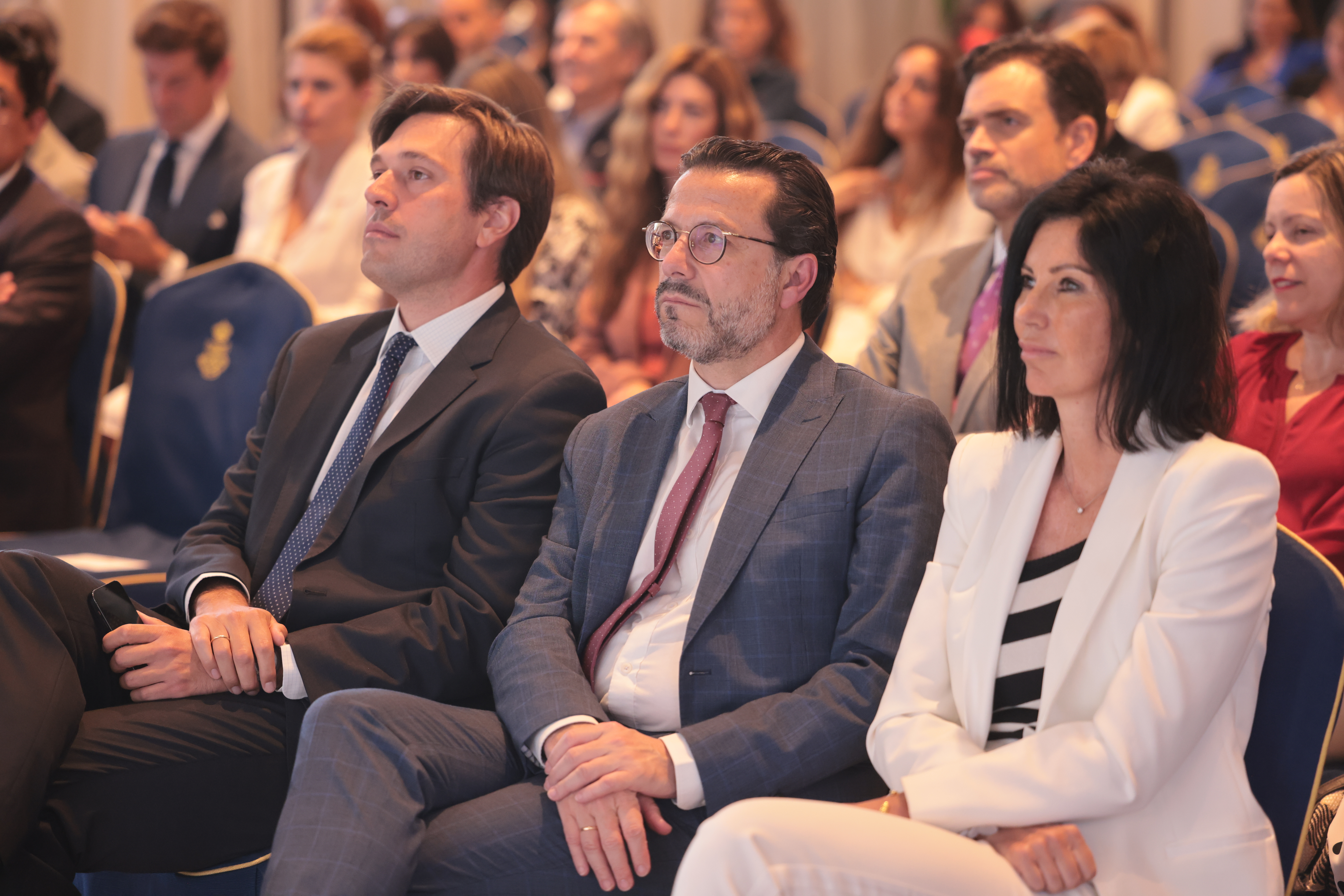 Julen Ariza (DIRCOMFIDENCIAL), Javier Fernández- Lasquetty (Comunidad de Madrid) y Eva Fernández (Telefónica)