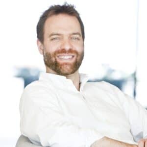 Héctor Linares - Acceso