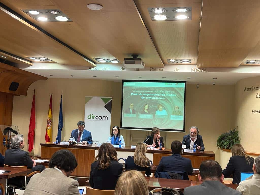 De izda. a dcha.: Julián Quirós, Anabel Díez, Cristina Ónega y Miguel Ángel Noceda.
