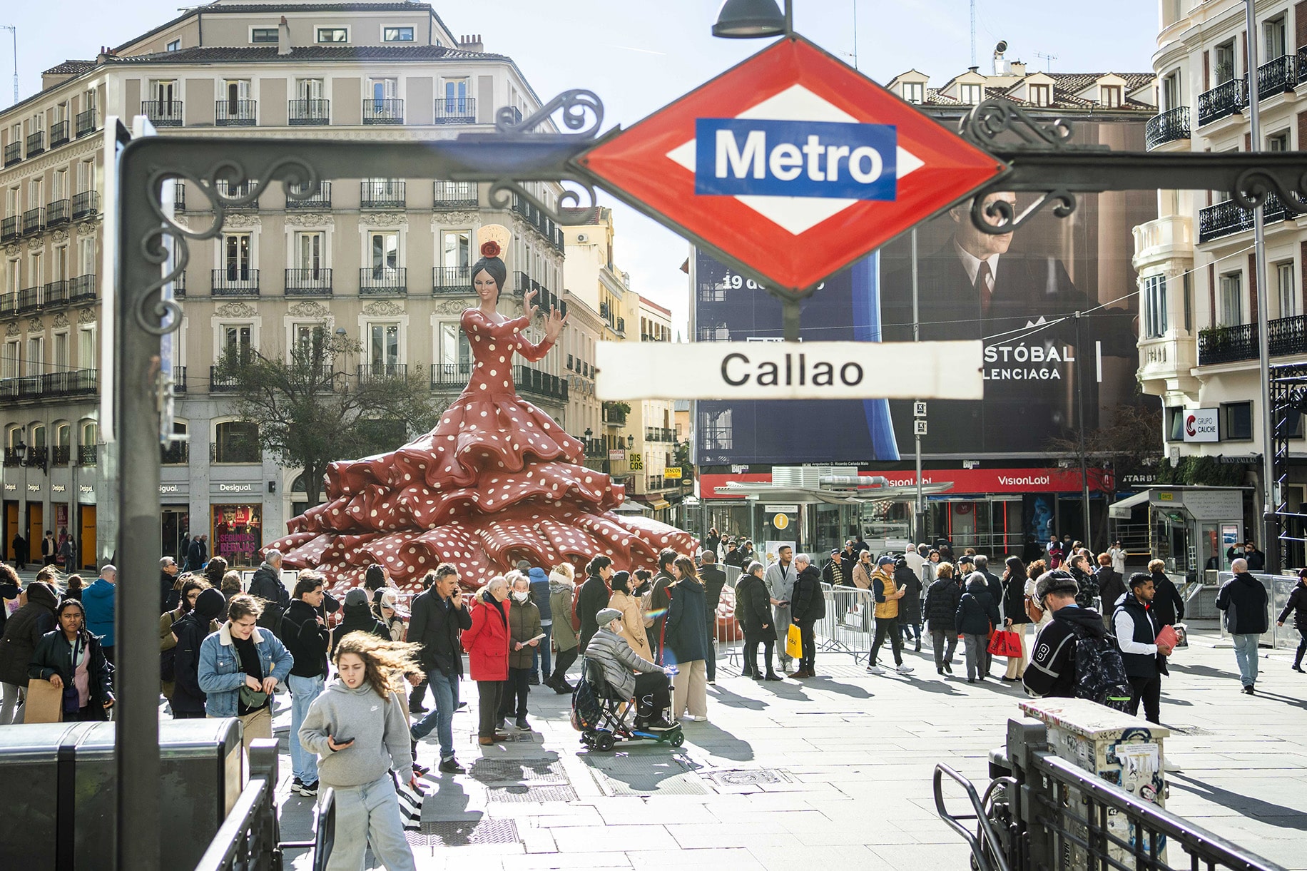 Gitana gigante en Callao (1)_