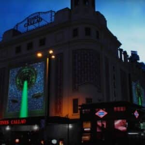 Iberdrola lanza su revolucionaria campaña en exteriores "Pase lo que Pase"