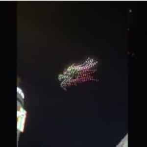 Más de 300 drones, en forma de dragón, invaden el cielo de Madrid