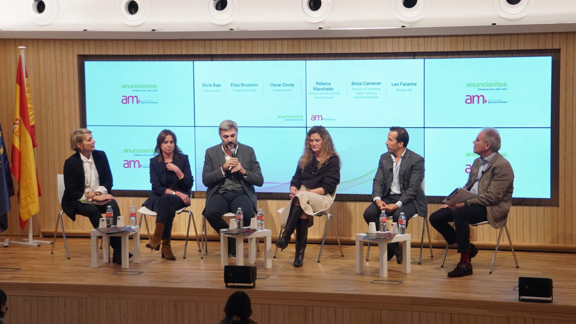Silvia Bajo, Elisa Brustolini, Oscar Dorda, Rebeca Manchado, Borja Cameron y Leo Farache.