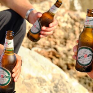 San Miguel crea una campaña de homenaje a Málaga que incluye una edición especial