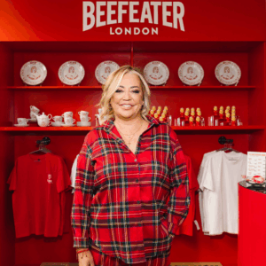 Beefeater presenta el drop 003: Una colección de souvenirs que une el espíritu de Londres con la cultura pop española de la mano de Belén Esteban y Xuso Jones