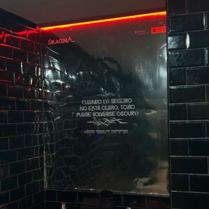 Mirror warnings: la primera campaña refleja las violencias ocultas en el chemsex