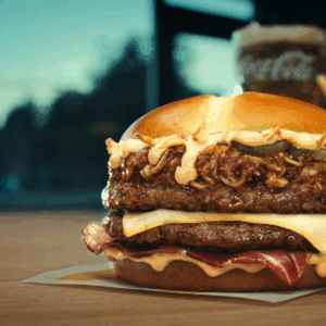 Dani García ‘tunea’ la nueva hamburguesa de McDonald’s en una campaña conducida por TBWA, OMD y Little Spain