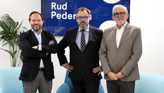 Morten Rud Pedersen (Rud Pedersen Group), Diego Sanjuanbenito (Managing Partner de Rud Pedersen España) y Alfonso López (presidente de Rud Pedersen España)