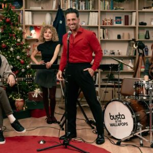 El anti-villancico de Wallapop y Bustamente que anima a las personas a celebrar la Navidad que quieran