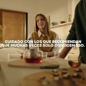 Nautalia cuestiona con humor las recomendaciones de viajes en su nueva campaña