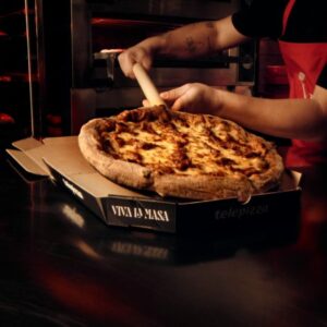 Telepizza reivindica su histórico secreto en su última campaña, ‘La madre de todas las masas’