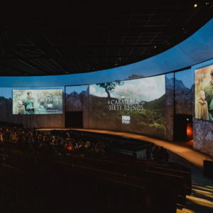 WPP Media lleva al mundo real los universos de HBO Max con dos activaciones inspiradas en The Pitt y El caballero de los Siete Reinos